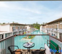 Номер Deluxe с видом на бассейн в The Briza Beach Resort Khaolak