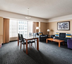 Двухместный люкс c 1 комнатой двуспальная кровать в Hotel Bonaventure Montreal