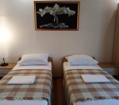 Трёхместный номер Standard с балконом и с красивым видом из окна в Александра