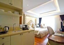 Трёхместный номер Deluxe beachfront в LK The Empress Pattaya