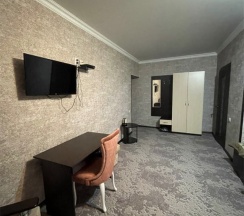 Трёхместный номер Standard с балконом и с видом на горы в Premier Azau