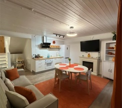 Гостевой дом "Ягодное лукошко"  6-ти местный " Морошковый" в Удивительная деревня Мандроги