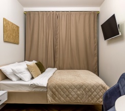 Светлый двухместный номер с удобствами в центре Санкт-Петербурга в Адриан