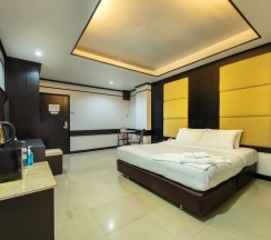 Двухместный номер Deluxe с балконом двуспальная кровать в The Legacy Hotel