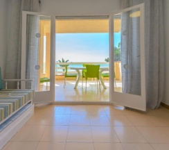 Апартаменты с видом на бассейн в Residencial Guardamar Zeus