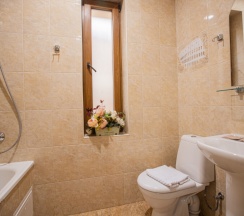 Комфорт двухкомнатный с гардеробной и балконом до 5 гостей в Джульетта