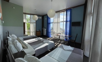 Четырёхместный номер Deluxe с балконом и с видом на море в Династия