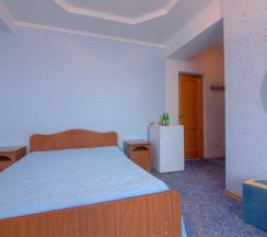 Трёхместный номер Standard с балконом и с красивым видом из окна в Golden Lady