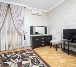 Люкс 3-х комнатный с кухней и балконом 4-х местный в Жемчуг