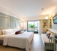 Двухместный номер Deluxe с видом на бассейн двуспальная кровать в Katathani Phuket Beach Resort