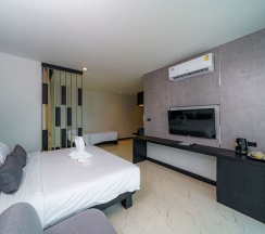 Двухместный полулюкс с видом на бассейн двуспальная кровать в Lhc Hotel And Resort