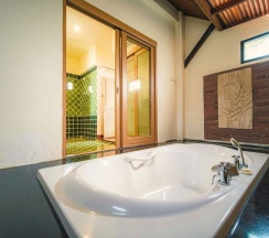 Двухместная вилла Seaside Wing Deluxe двуспальная кровать в Kacha Resort and Spa Koh Chang