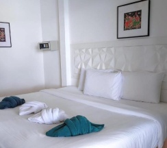 Двухместный номер Deluxe двуспальная кровать в On The Hill Karon Resort