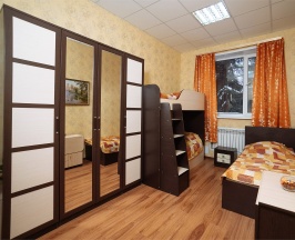 Трехместный "Семейный" с односпальной и двухъярусной кроватью в Комфорт