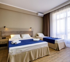 Корпус Династия Стандарт Плюс с Видом на Парк в Family Pride Inn Прайд