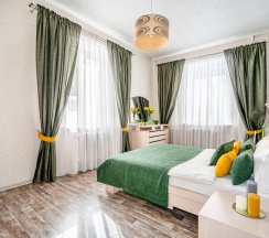 Четырёхместные апартаменты с 3 комнатами с видом на город в 3-комн. апарты в центре города на ул. Романовская Слобода 22