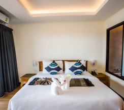 Двухместный номер Deluxe с балконом и с видом на море двуспальная кровать в Samui Bayview Resort & Spa