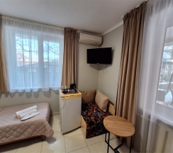 "КЛАССИК 5" Стандартный двухместный номер с раздельными односпальными кроватями и диваном на 1 этаже в Цитрус