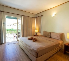 Двухместное бунгало с видом на сад двуспальная кровать в Good Days Lanta Beach Resort