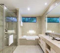 Вилла с 4 комнатами с видом на бассейн в Vinpearl Resort & Spa Nha Trang Bay