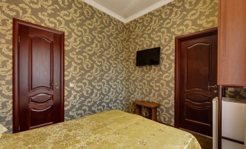 Двухместный номер на первом этаже в Тих Отель