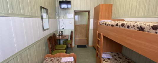 Кровать в 3-местном общем номере (удобства на этаже) в Малахит