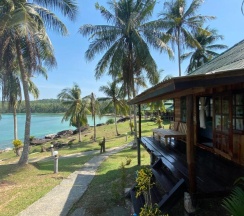 Двухместное бунгало с видом на море двуспальная кровать в Kinnaree Resort Koh Kood