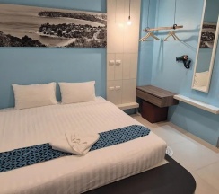 Двухместный номер Standard с балконом двуспальная кровать в Hotel The Journey Patong New
