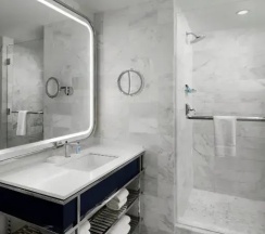 Двухместный номер Deluxe с видом на залив (2 отдельные кровати) в Fontainebleau Miami Beach