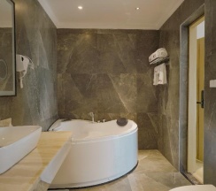 Люкс Executive с балконом в Stay Easy Plus Hotel
