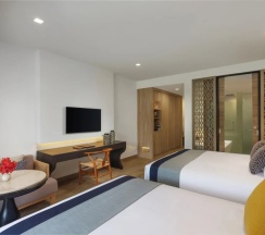 Семейный номер Deluxe с балконом и с видом на горы в Avista Grande Phuket Karon - MGallery