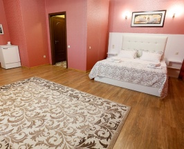 Свадебный номер с одной двуспальной кроватью в Гранд Лион