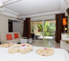 Двухместный номер Comfort с видом на море двуспальная кровать в Mama Beach Residence