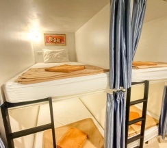 Кровать в общем номере в Jomtien Beach Hostel