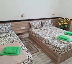 Номер на троих (1 двухспальн. кров. + 1 односп. +2 доп. места) в Подсолнух