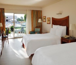 Четырёхместный номер Deluxe с видом на бассейн в Naama Bay Promenade Beach Resort by Accor
