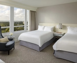 Четырёхместный номер Deluxe с видом на залив в Fontainebleau Miami Beach