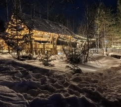 Дом с бассейном в Дыхание природы