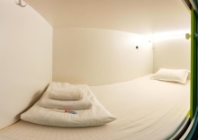 Кровать в общем номере (женский номер) в 689 Capsule Hotel