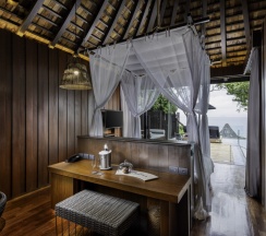 Двухместная Pool Villa Scenic (South) с видом на океан двуспальная кровать в Silavadee Pool Spa Resort