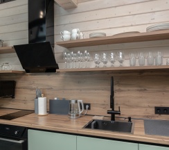 Двухэтажный дом с двумя спальнями в Люди в уюте