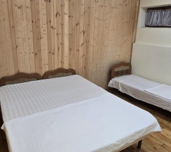 2-комнатная комната стандарт с 2 односпальными и 2 двуспальными кроватями в Саймон