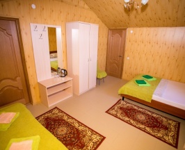 Стандартный четырехместный номер в Rose manor