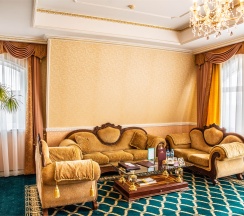 Двухкомнатный люкс с балконом и видом на море в Grand Palace