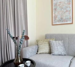 Уютная квартира с отдельной спальней рядом с озером в Как Дома 05