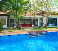 Вилла с 4 комнатами в Tortuga Villas Pattaya