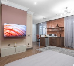 Люкс с балконом и с красивым видом из окна в Apart hotel Colibri