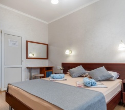 Двухместный номер Standard с балконом и с красивым видом из окна двуспальная кровать в Гостевой дом