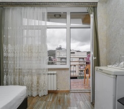 Двухместная комната с двуспальной кроватью в Чайка