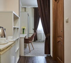 Люкс с 2 комнатами и балконом в Family Park Hotel